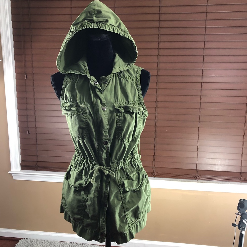 🎈2/$20 Mudd Cargo Vest with Hood & Pockets Olive